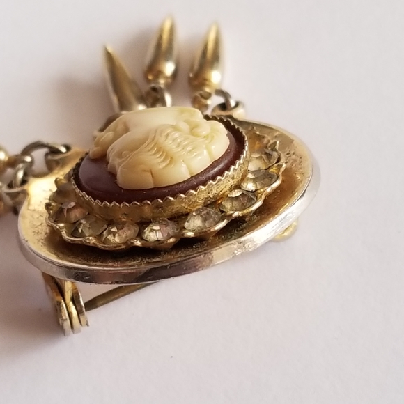 Vintage Karu brooch pin faux cameo gold tone Victorian revival style spike - Picture 5 of 12